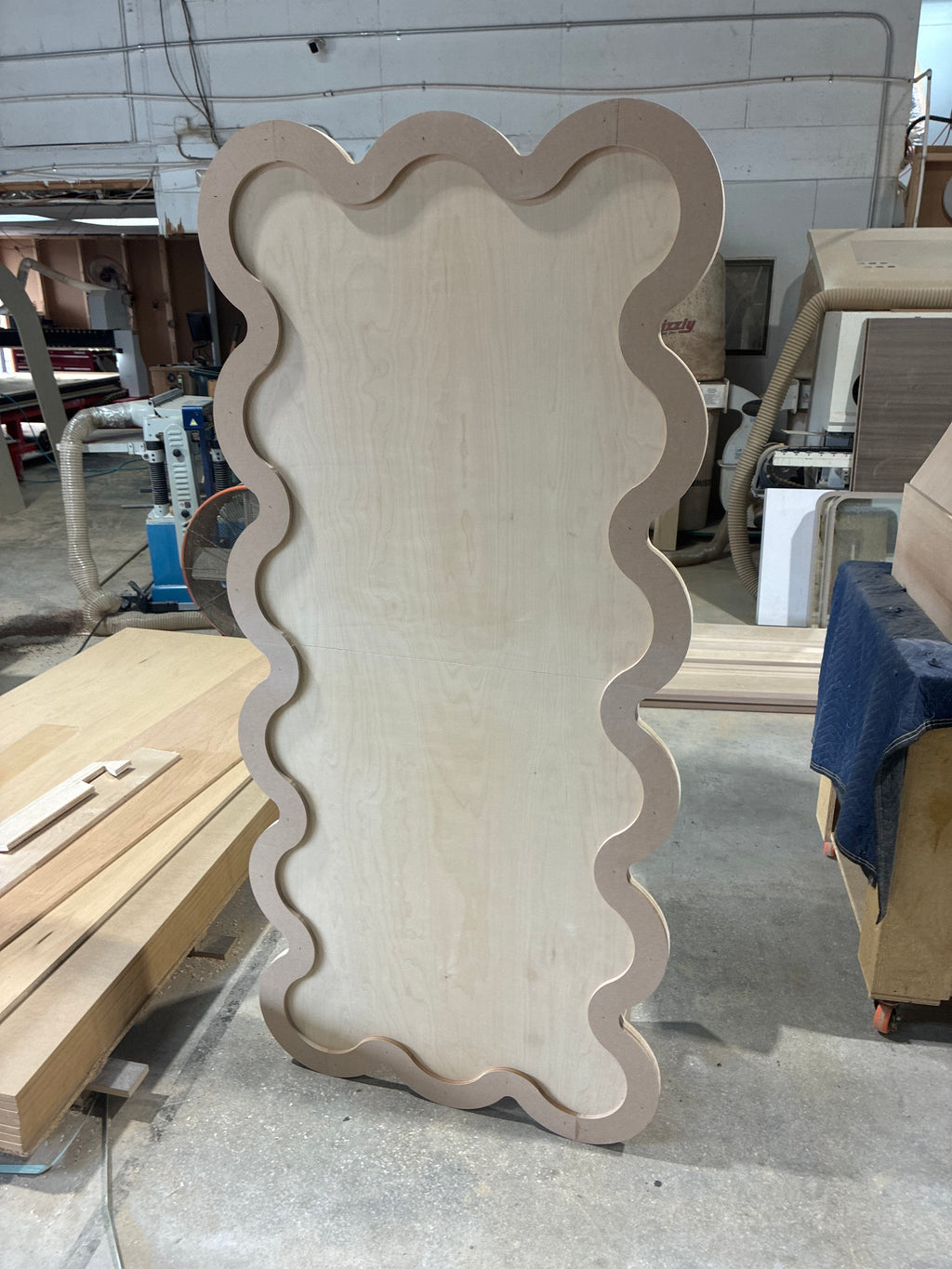 Wavy Border Backdrop (Folding)